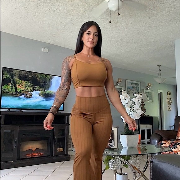 Brown Ribbed Two-Piece Set - Picture 3 of 4